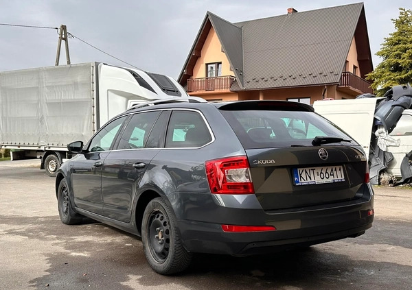 Skoda Octavia cena 45000 przebieg: 203000, rok produkcji 2016 z Zwoleń małe 352